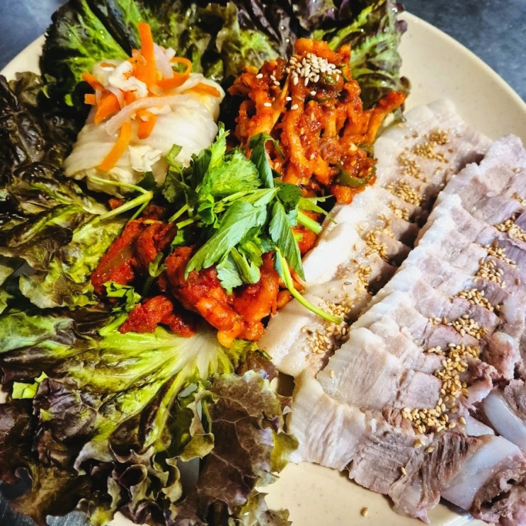  샤로수길 맛집 '진주상회' 홍합탕 무한리필 보쌈세트