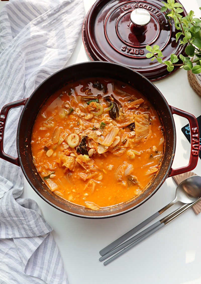 고기없이 청국장맛있게끓이는법 신김치 청국장찌개 만드는 법