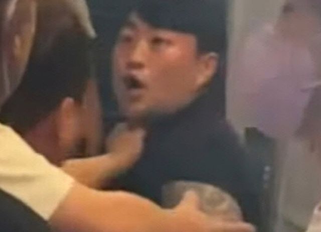  “돈도 X도 없어”, 김호중 쇠파이프 영상 시끌. 남편, 외도만 5번→적반하장 이혼 요구…붙잡고 싶은 아내. ‘이혼’ 박지윤 속마음 밝혔다…“유독 엄마에게 짐  실시간 핫이슈