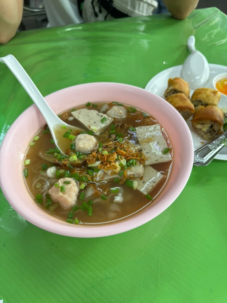  태국 방콕 카오산로드 맛집 쿤댕 꾸어이짭 유안 끈적국수