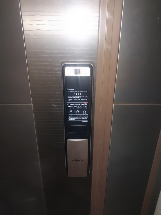  일산 식사동도어락 설치를 위시티블루밍5단지 아파트에 직방 와이파이도어락 SHP-DP960플러스로 잘 설치했습니다 (풍산동번호키)