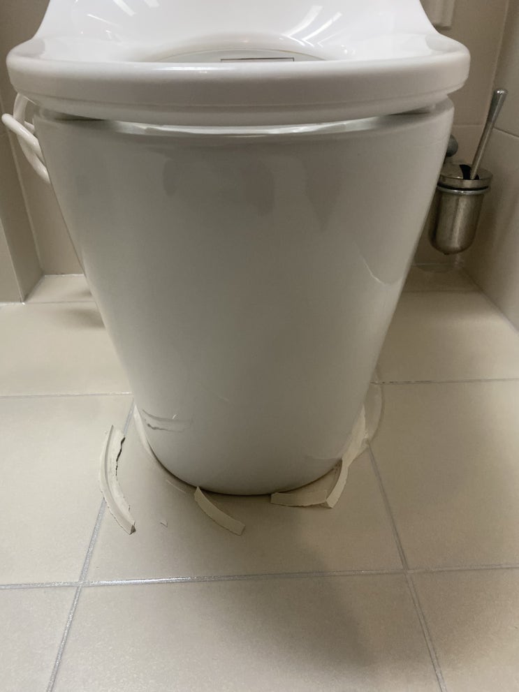  화장실변기 백시멘트깨짐 실리콘 시공