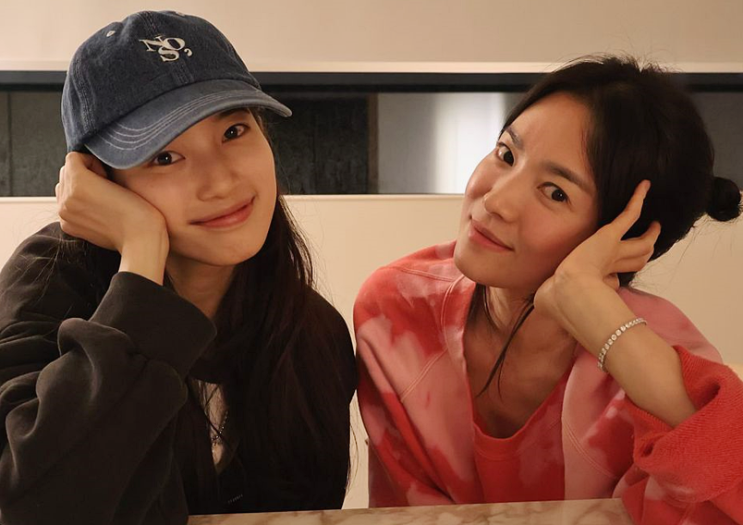 <b>수지</b>️<b>송혜교</b> 찐친인증 난리난 연예인 볼캡 브랜드 뭐길래?
