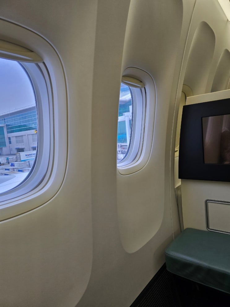  대한항공 비즈니스 프레스티지 스위트 이용후기 (보잉 777-300er 277석)  + 인천공항 칼라운지 후기 포함
