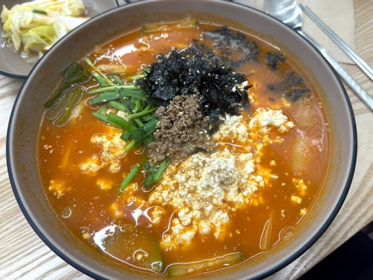  칼국수 들기름막국수 맛집 강릉장칼 미금역점으로 모두 모여