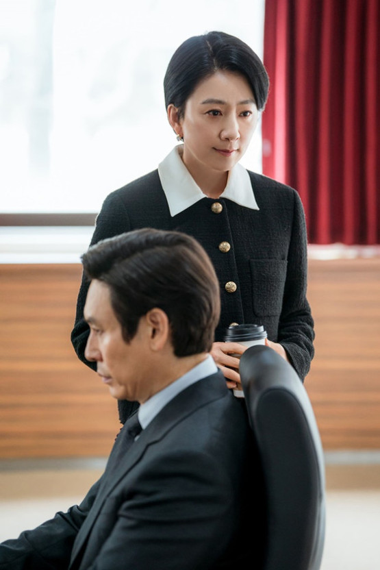 멈추고, 정치판이 열렸다.[넷플릭스][ <b>돌풍</b> ][ <b>김희애 설경구</b> ]