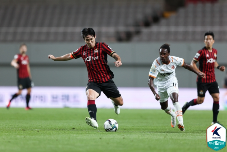 25일 FC서울 황현수 음주운전 적발로 계약 해지, 사실상 퇴출 25일 FC서울 황현수 음주운전 적발로 계약 해지, 사실상 퇴출