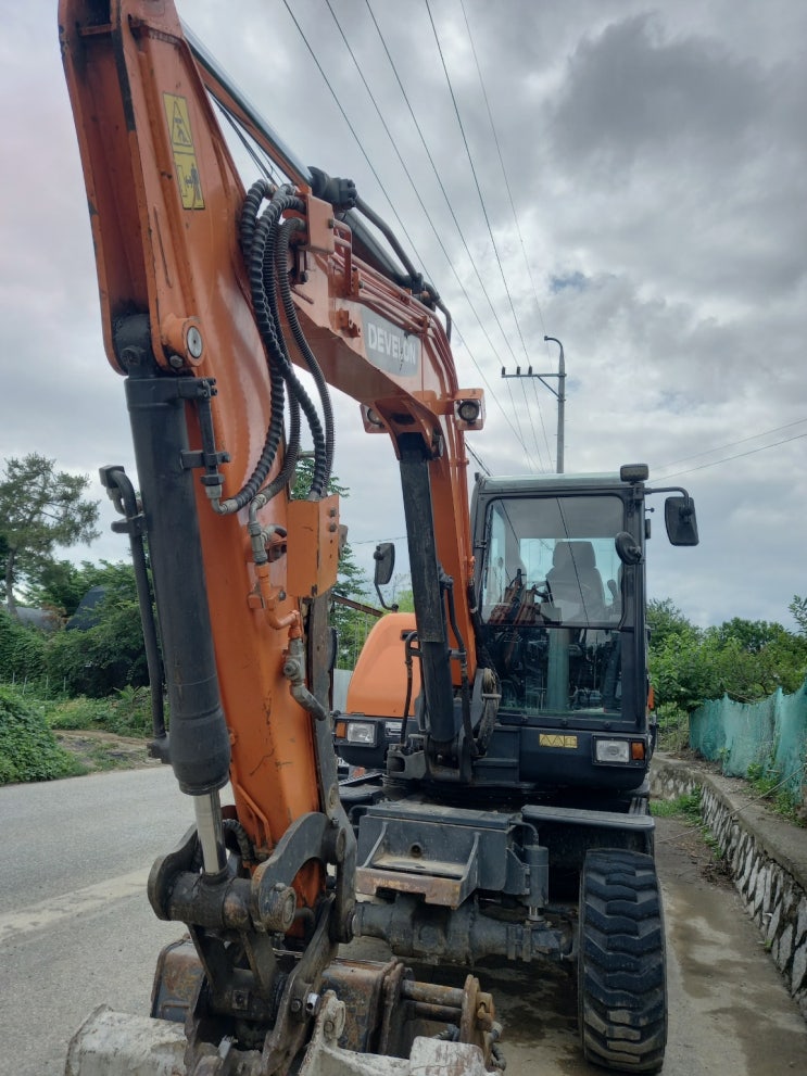 두산 DX55W-5K 2018년식 5200만원 판매합니다. 두산 DX55W-5K 2018년식 5200만원 판매합니다.