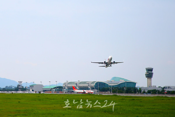  무안국제공항 이용객 20만 명 돌파! 하반기 중국 항저우, 라오스 비엔티엔 등 정기선 새롭게 운항 예정