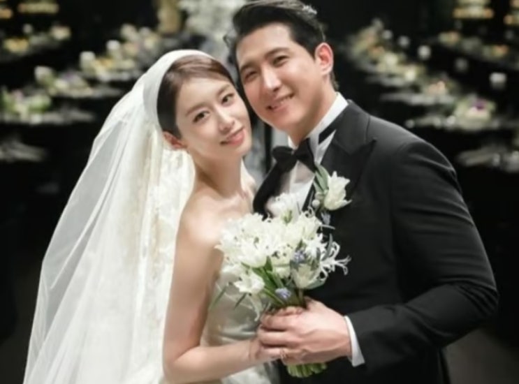티아라 <b>지연 황재균</b> 커뮤니티발 <b>이혼설</b> 영상 진실은? (ft.... 