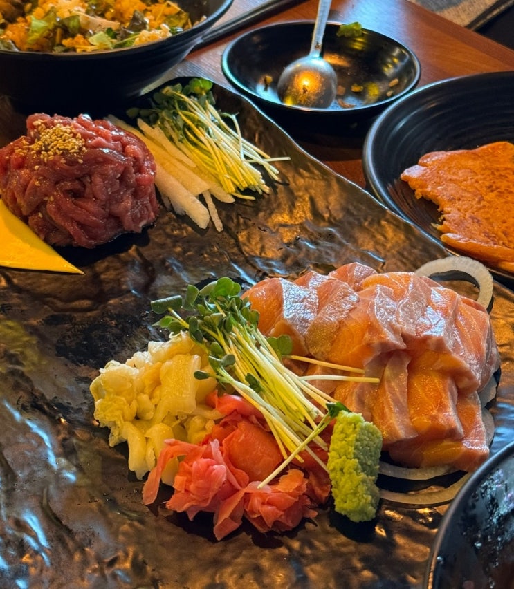  동두천 지행역 맛집 술안주 무한리필 '육회왕자 연어공주 지행점'