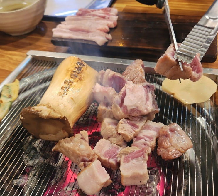 양산 증산맛집 솔방구리삼겹살 고기 & 버섯 육즙 가득해! 양산 증산맛집 솔방구리삼겹살 고기 & 버섯 육즙 가득해!