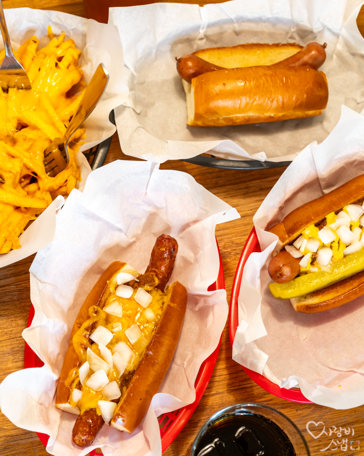  프라하 맛집: 핫한 핫도그 가게 Mr. HotDoG by 석영작가