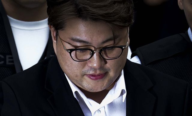  "돈 있으면 쳐라"… 김호중 '욕설·몸싸움' 영상 '시끌' . 흉흉한 여성 프로골퍼 불륜 폭로...문정민 SNS 댓글창 닫았다. '방송 복귀' 최동석, '전처' 실시간 핫이슈