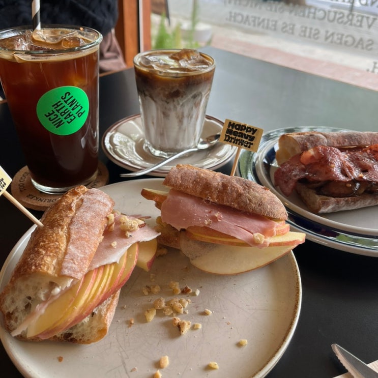  연희동 카페 해피헤비드링커 힙이란 것이 폭발한다