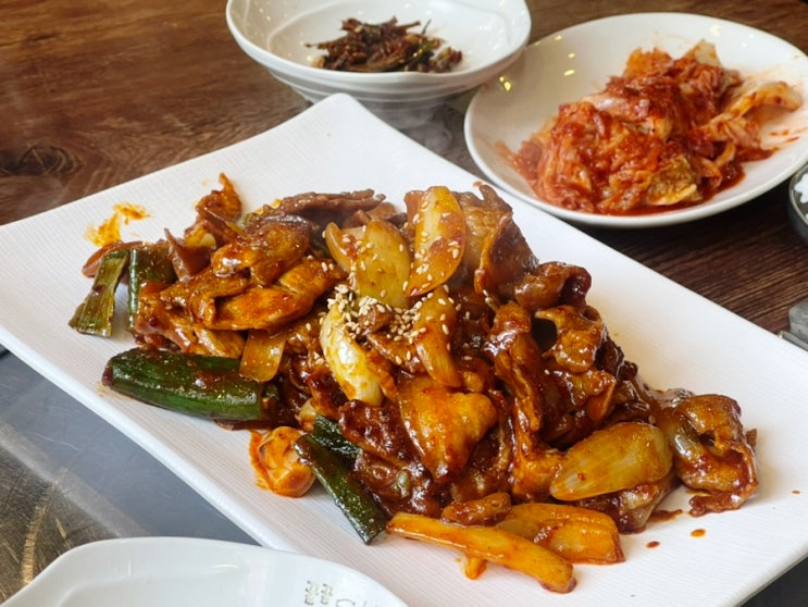  꿀꿀농장, 석촌호수 직장인 점심 메뉴 제육볶음