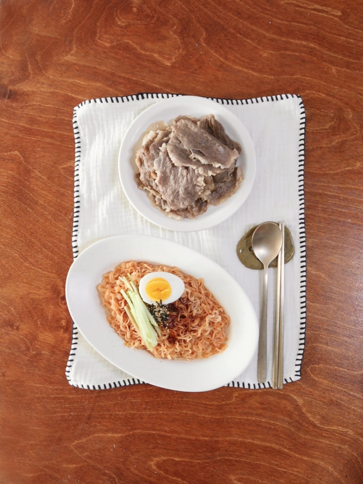  농심x미트프로젝트 배홍동비빔면 차돌박이 맛도리 조합