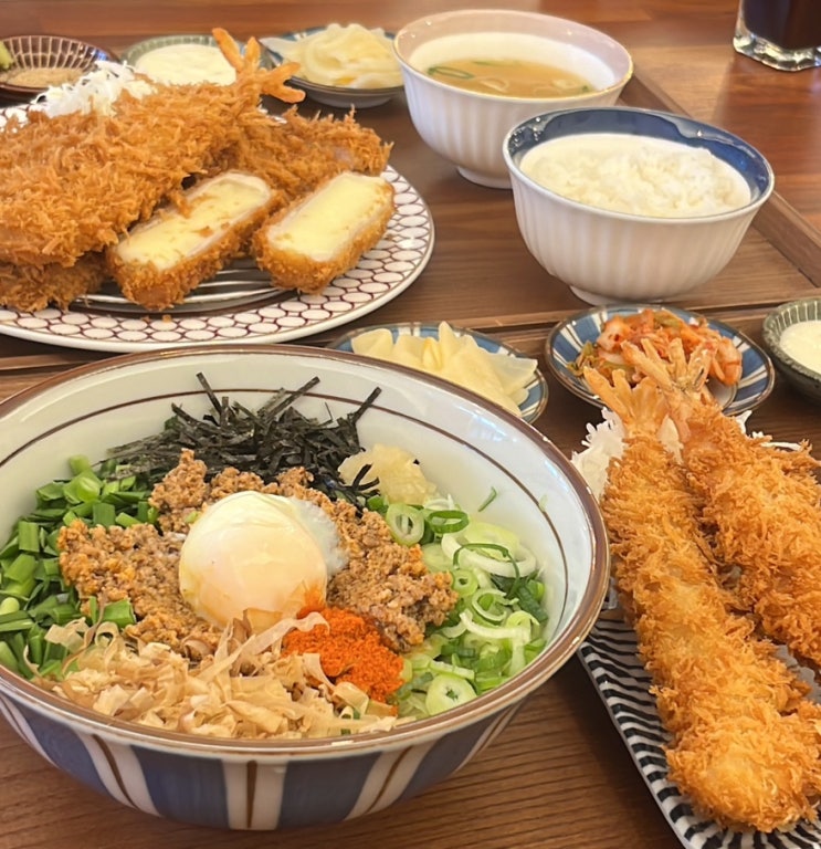  서울 돈까스 논현동 돈까스 맛집 한돈으로 만든 두툼한 돈까스와 다양한 면 요리가 있는 카츠공방 학동역점
