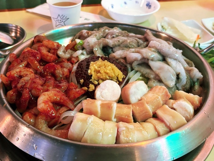  레트로 분위기의 종로3가역 낙곱새 맛집 평화연남 익선점