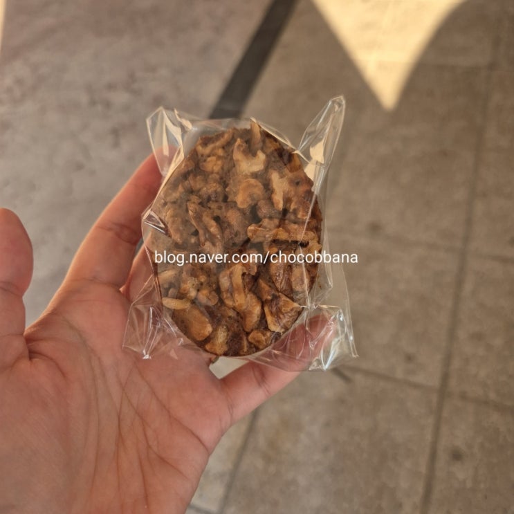  오엠엠 호두파이 두바이초콜릿 파는 디저트가게