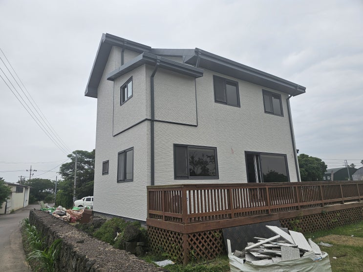 제주 목조주택 세라믹사이딩 리모델링 외관 공사와 선홈통 (우수관) 작업