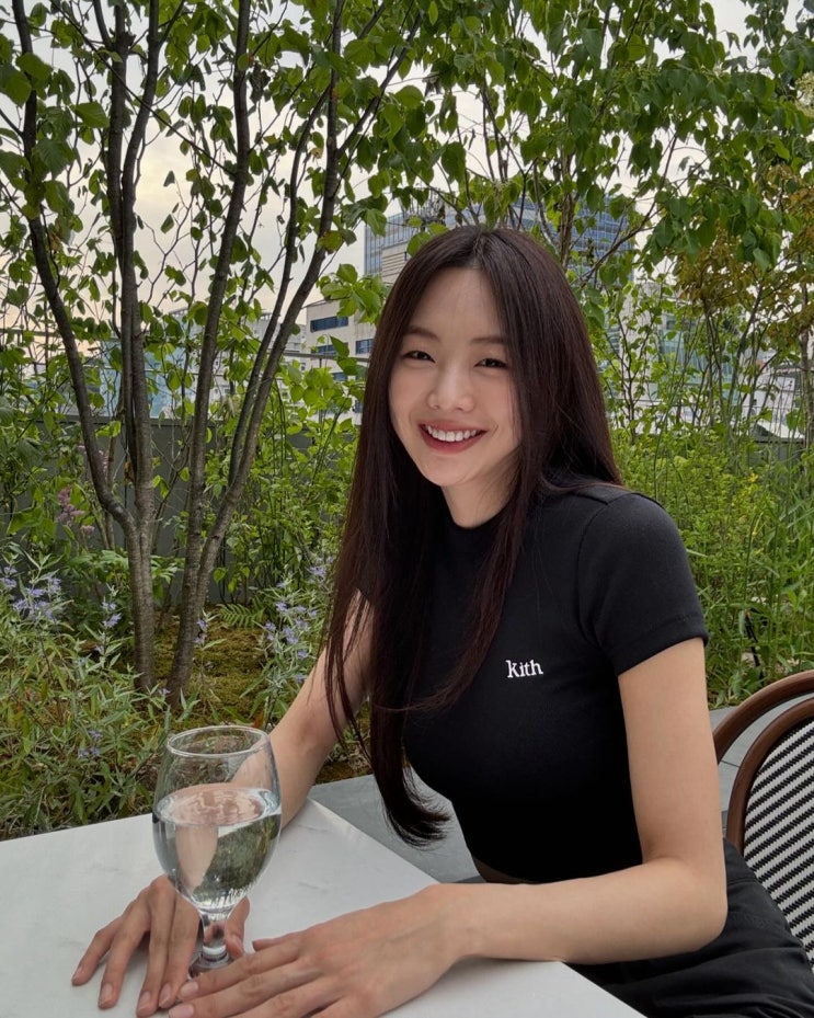  배우 금새록 인스타그램 사복 패션 코디, Kith 크롭탑 제품 추천!