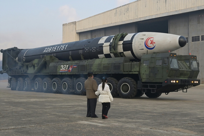 26일 새벽, 북한 <b>동해상</b>으로 <b>탄도미사일 발사</b>