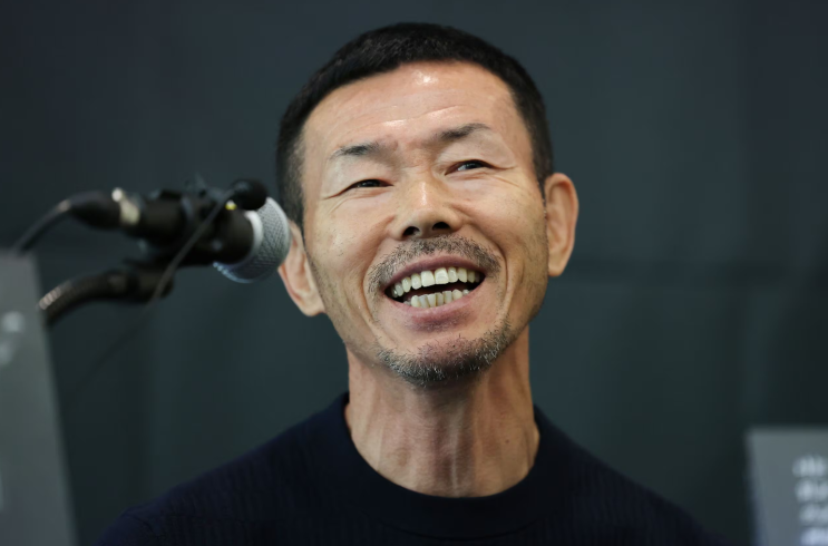 손흥민 아버지 <b>손웅정</b>, 아동학대 <b>혐의</b>로 고소당해..<b>검찰</b> 조사 중