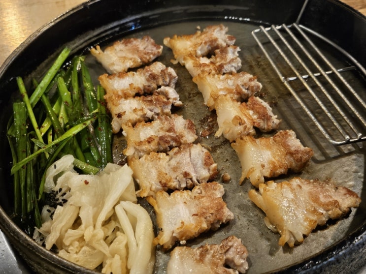  시지눈꽃삼겹 매호동맛집  - 눈꽃을 나누다 시지점