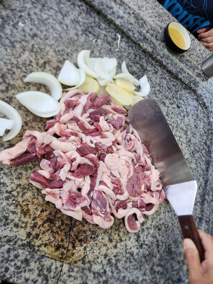 돌판 오리구이, 약수촌 팔당점