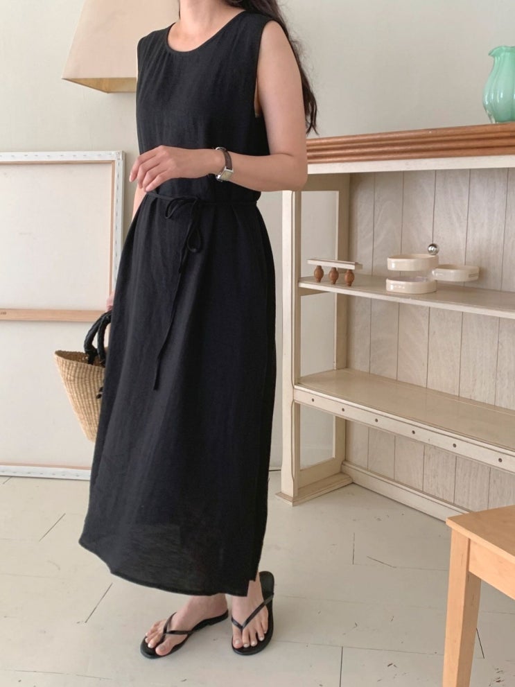  [휴양지 스타일링] 문에이블 바캉스 린넨 H라인 뒷트임 허리끈 나시 민소매 롱원피스로 여름 패션 완성하기