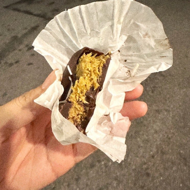  쇼츠에서 핫한 두바이초콜렛 미크플로 송리단길점에서 구매하여 드디어 먹어본 리뷰. 궁금증 해결 완료.