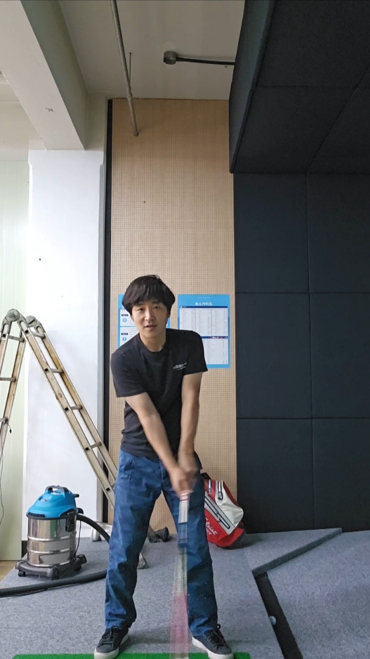 오른쪽 어깨를 떨어뜨려 드라이버 비거리 늘려보기