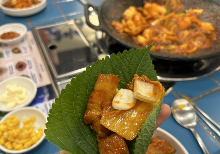  마두역 맛집 삼산회관 일산마두역점 방문 후기 : 맛있는 김치찌개와 돼지김치구이