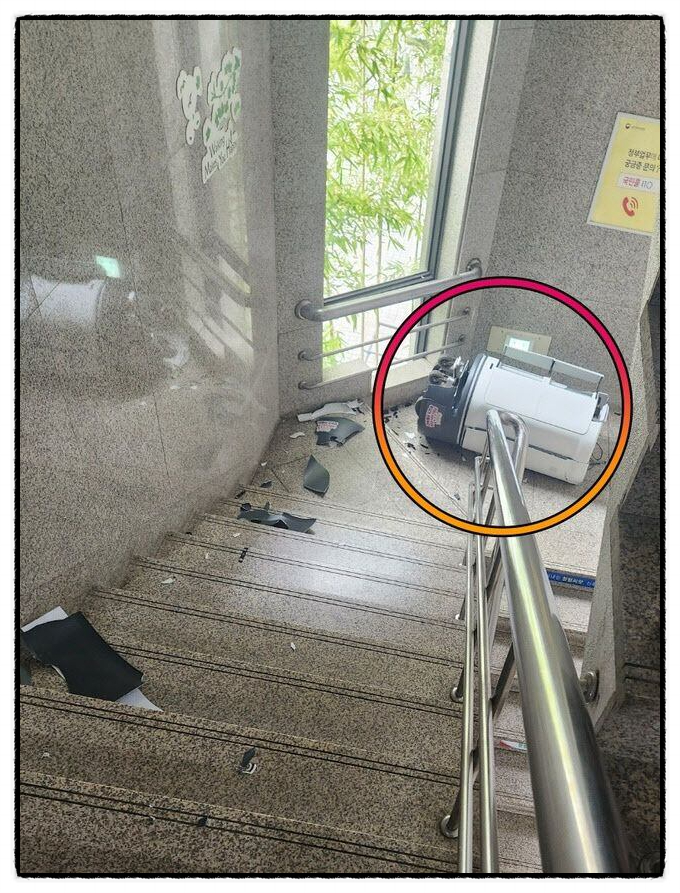  공무원 로봇도 과로로 쓰러진다? 악성 민원의 그림자...