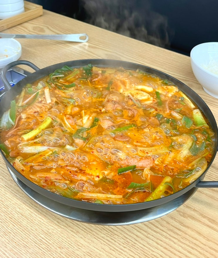  수원 인계동 부대찌개 맛집 : 본가부대찌개 사골육수 부대찌개 후기