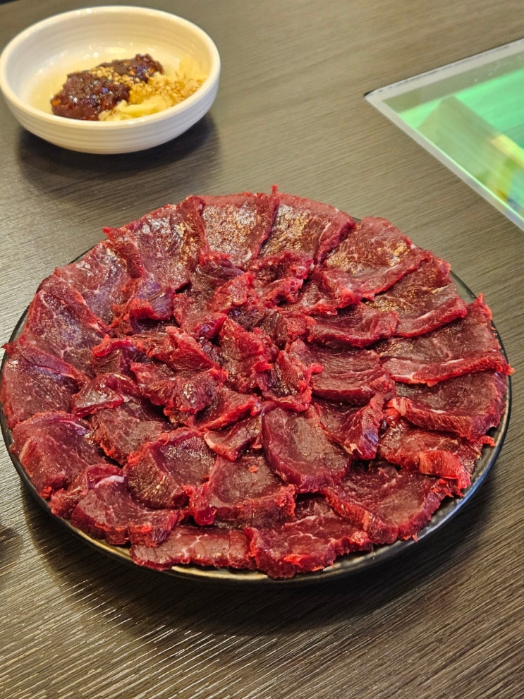  압구정로데오 술집 압구정 뭉티기 육회 맛집 더뭉티기 압구정점