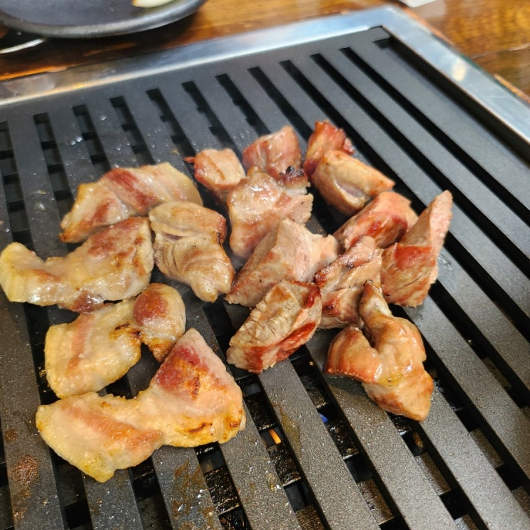 고기맛집 엄용백낙돈, 아늑한 카페 공간리필 동래체크인