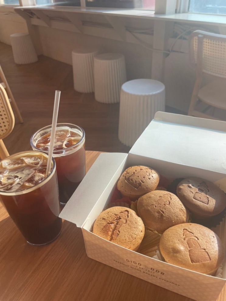  [오이도카페] 오이도데이트 사진 잘 나오는 셀카맛집 카페 추천 ‘오이도명물등대빵’