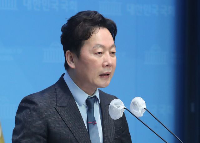 정봉주, <b>최고위원</b> 출마 공식화… "<b>이재명</b> 외연 확장 역할 할 것"