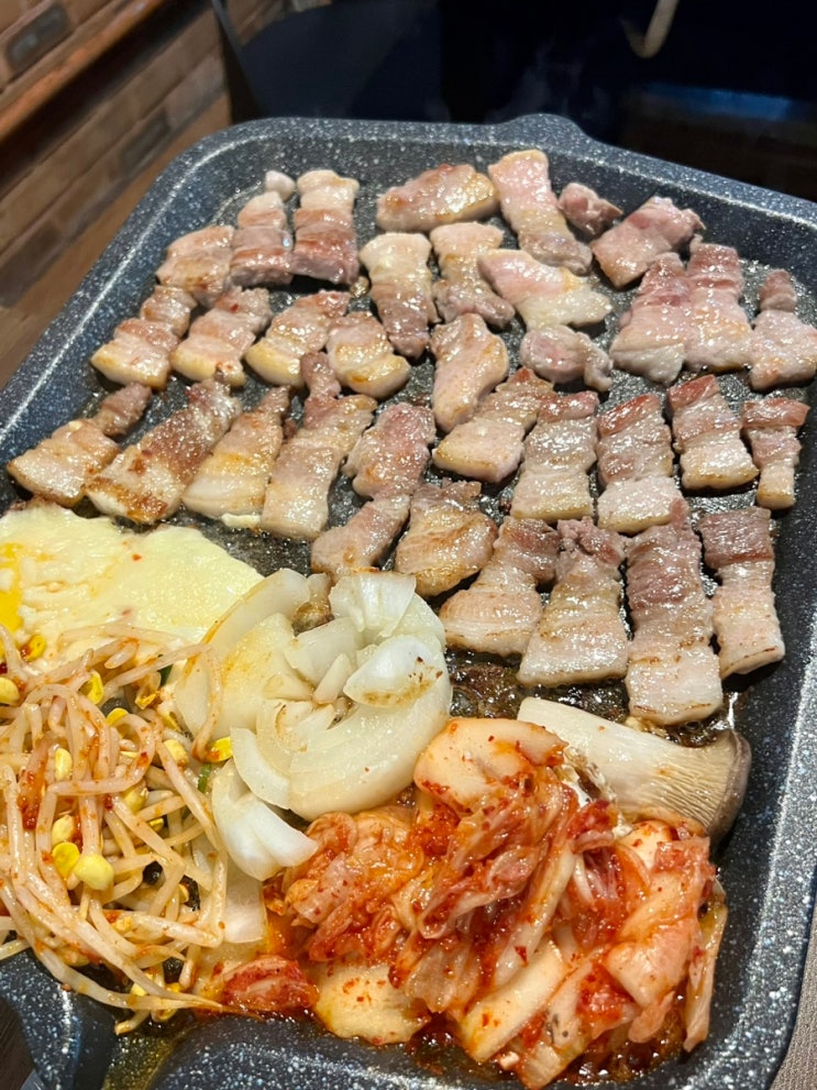  수원 매탄동 고기집 맛집 : 해물전골과 삼겹살 조합 꿀삼겹 수원본점
