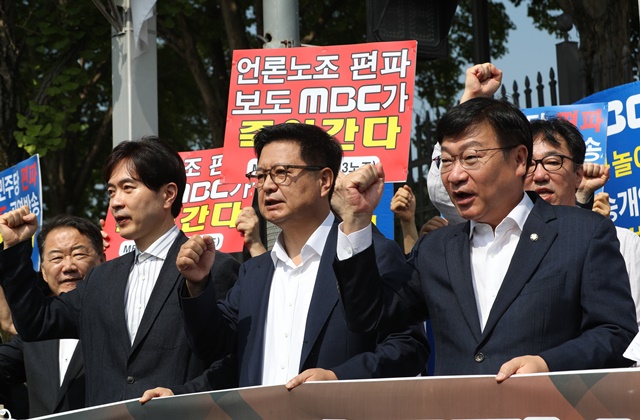 여야, <b>김홍일</b> <b>방통위원장</b> 탄핵 신경전 격화