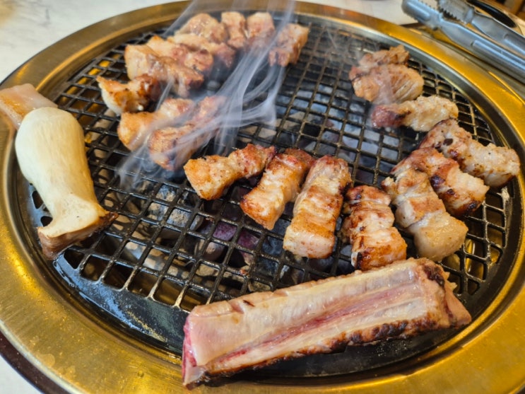 8일 숙성 뼈삼겹살 목동맛집 <금성회관>...목동현대백화점 근처 고깃집 + 점심메뉴도! 8일 숙성 뼈삼겹살 목동맛집 <금성회관>...목동현대백화점 근처 고깃집 + 점심메뉴도!