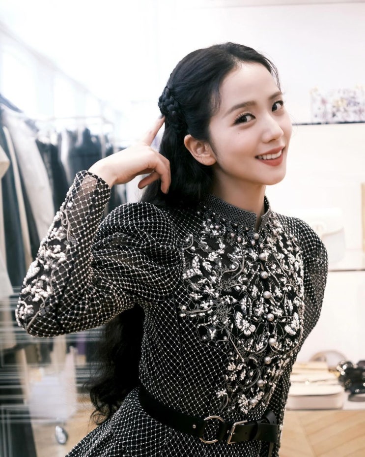 블랙핑크 지수, 파리가 주목한 '귀족 미모' 블랙핑크 지수, 파리가 주목한 '귀족 미모'