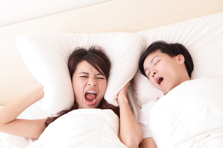  코골이를 완화시키는 비수술적 치료 방법들은?