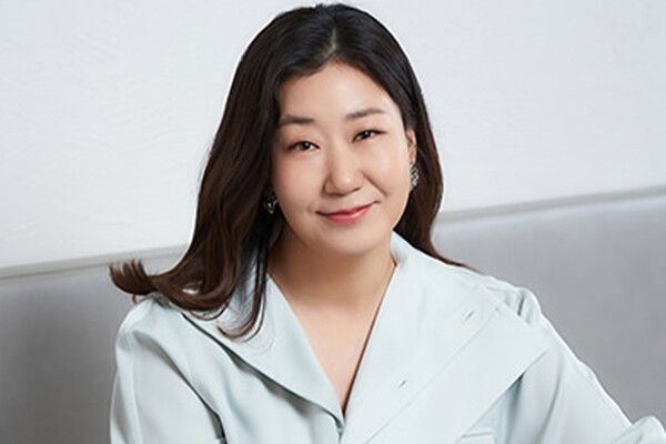  30대라는 늦은 나이에도 남편 덕분에 데뷔했다가 대박난 여배우. 한예슬, 10살 연하 남편과 '달달' 투샷…꿀 뚝뚝 "허웅, 여자친구 낙태&임신에도 결혼 안 했실시간 핫이슈