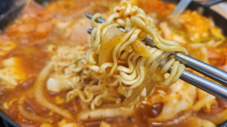  [서울/금천구] 김뚜껑부대찌개 가산 G밸리 더리브스마트 타워 점 - 반찬이 맛있는 가산 부대찌개, 라면 밥 무한 제공해 주는 맛있는 식당
