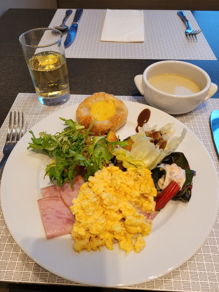  라라코스트, 풍국면, 신라스테이, 우즈베키스탄 빵