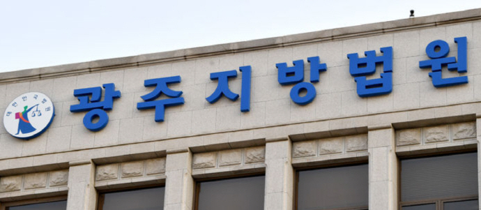보험사, 주행 중 차 문 연 탑승객 추락…1·2심 패소 보험사, 주행 중 차 문 연 탑승객 추락…1·2심 패소