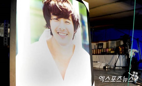 자택에서 숨진 故<b>박용하</b> 사망,오늘(30일) 14주기 프로필... 